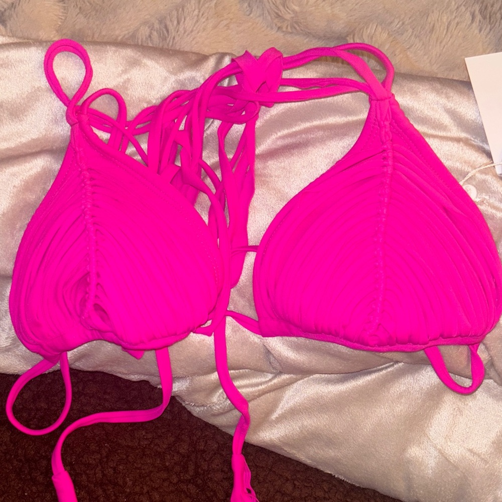New With Tags 🏷️ Vibrant Pink Bikini Top